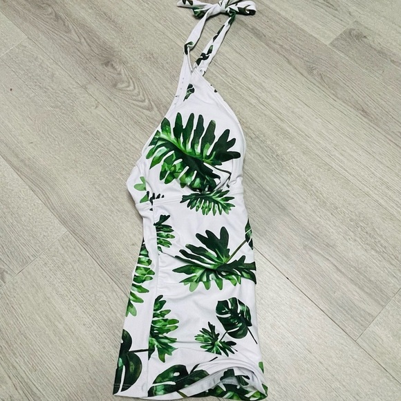 Swim Top Tropical Leaf Print Halter Style - Picture 11 of 11